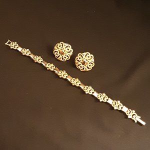 Vintage Goldtoned Earing and Bracelet Set signed Avon